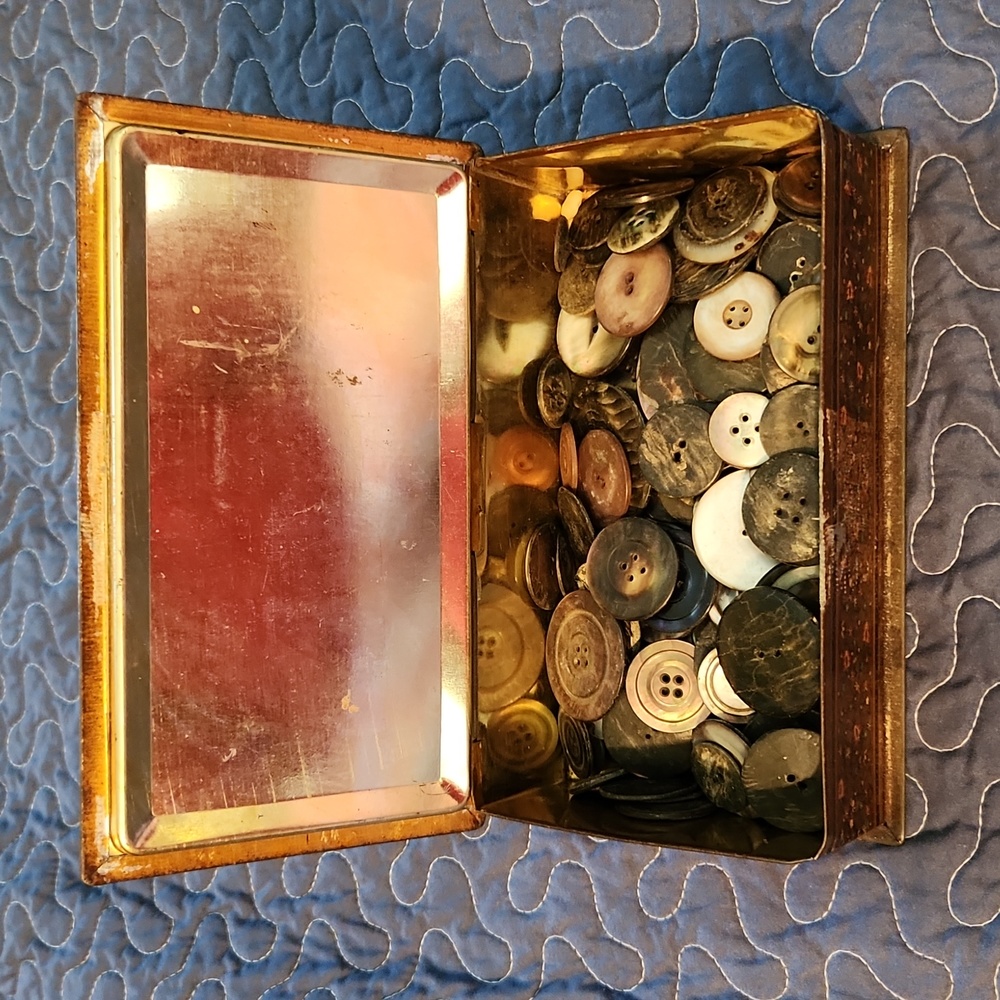 Vintage Tin of Vintage Mother of Pearl Buttons
